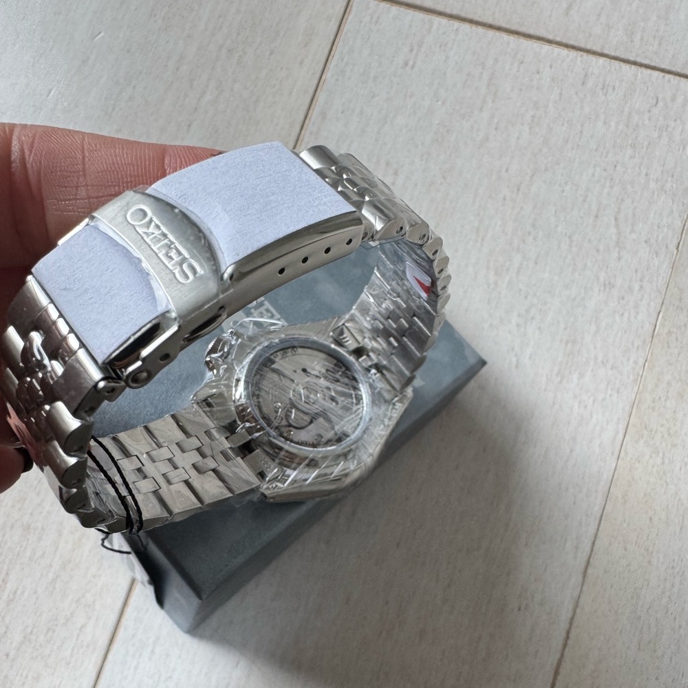 NIB Seiko Black and Blue Dial GMT Watch - Picture 5 of 5